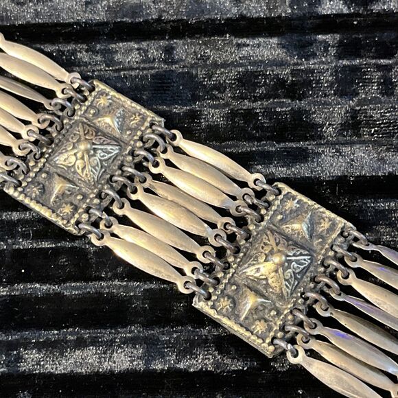 Vintage Alpaca Silver Mexico Mayan Articulated Repousse wide Link Bracelet  7.5” - Picture 4 of 10